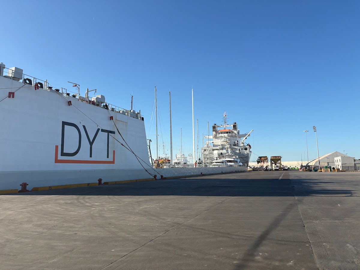 Unloading Cambria: Our Yacht Express&nbsp;Experience